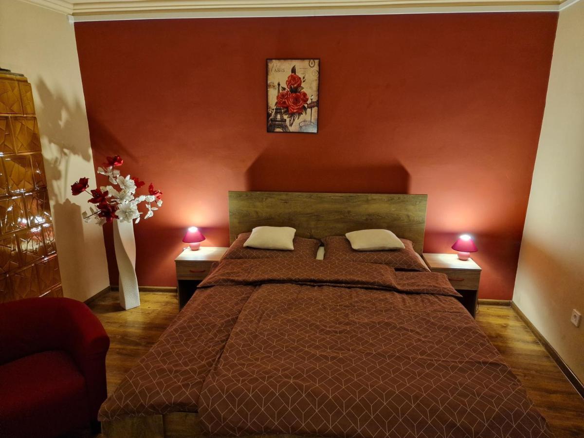 Matyas Apartman Tata Luaran gambar